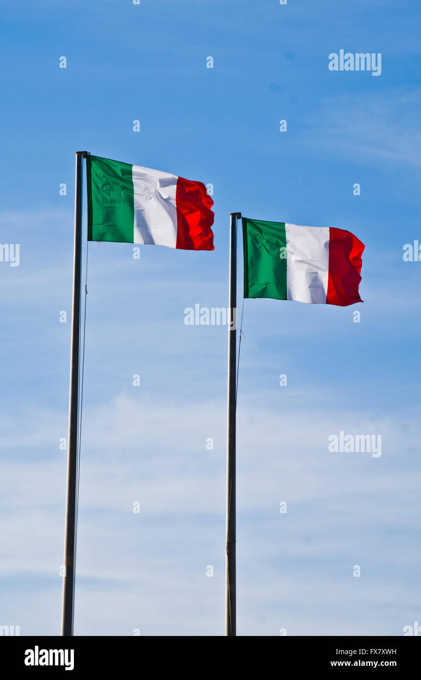 Italienischen Fahnen in den blauen Himmel Stockfoto