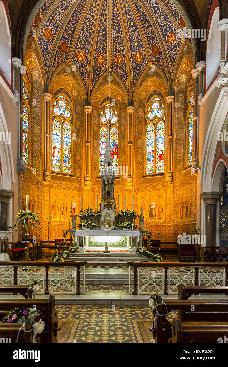 Der Hochaltar in der Kirche der Unbefleckten Empfängnis, Clonakilty, West Cork, Irland. Stockfoto
