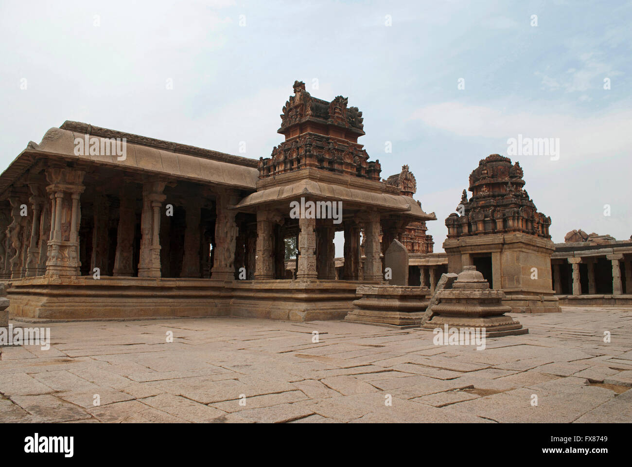 Eine Gesamtansicht der Krishna-Tempel-Komplex, Hampi, Karnataka, Indien. Heilige Zentrum. Blick von Süd-Ost. Stockfoto