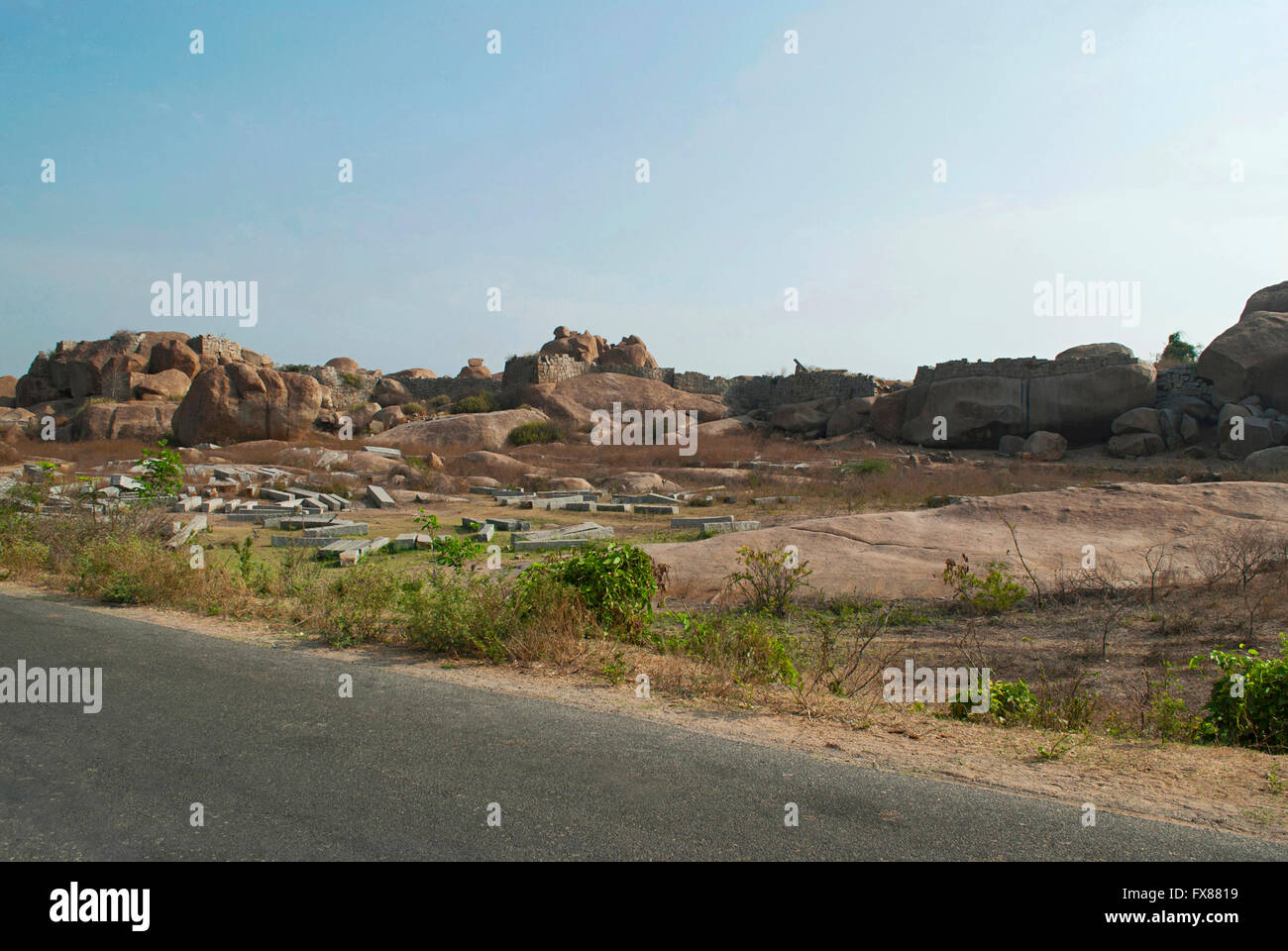 Gesamtansicht von Hampi Ruinen, Hampi, Karnataka, Indien. Heilige Zentrum. Stockfoto