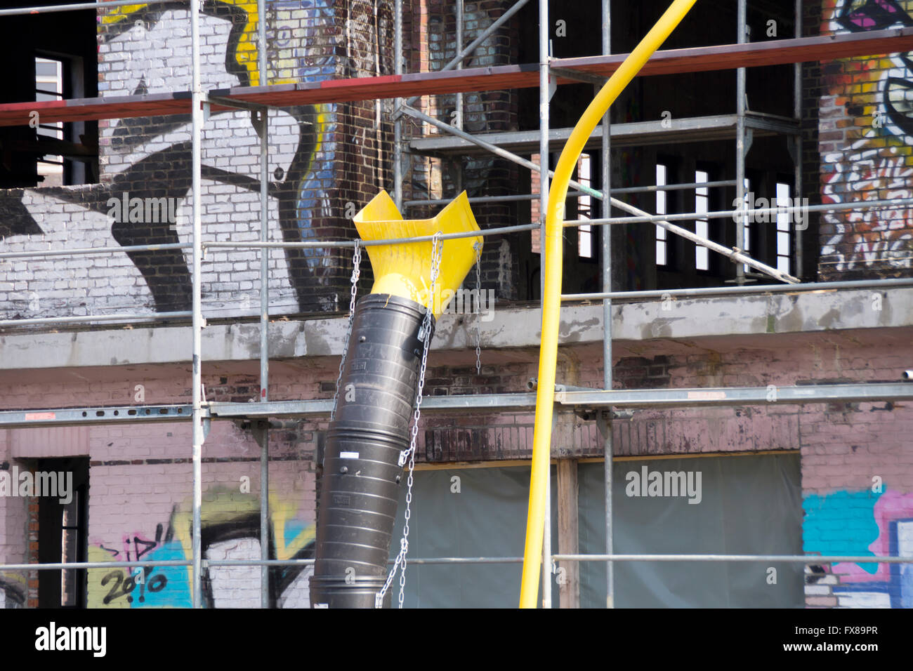 Bauschutt Folie im Hamburger Hafen Stockfoto