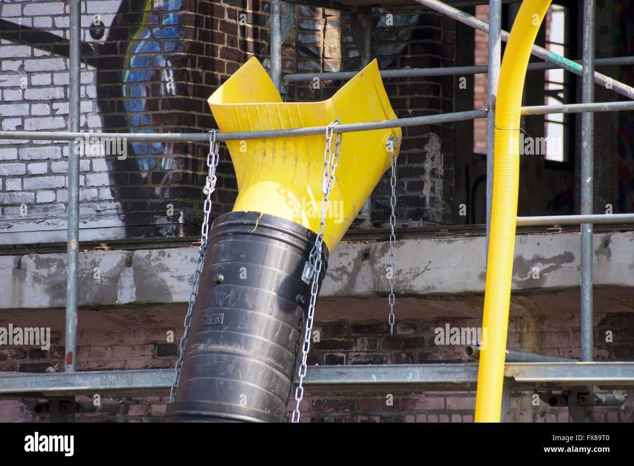 Bauschutt Folie im Hamburger Hafen Stockfoto