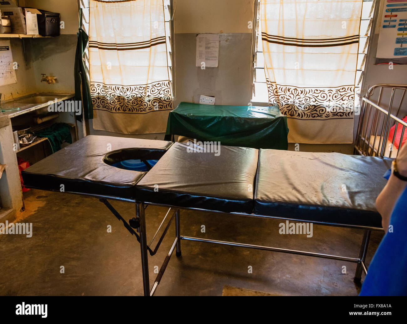 Mutterschaft-Bett in der arbeitsrechtlichen Abteilung eines kenianischen Spitals in den Sagalla Hügeln des südlichen Kenia in der Nähe von Voi Stockfoto