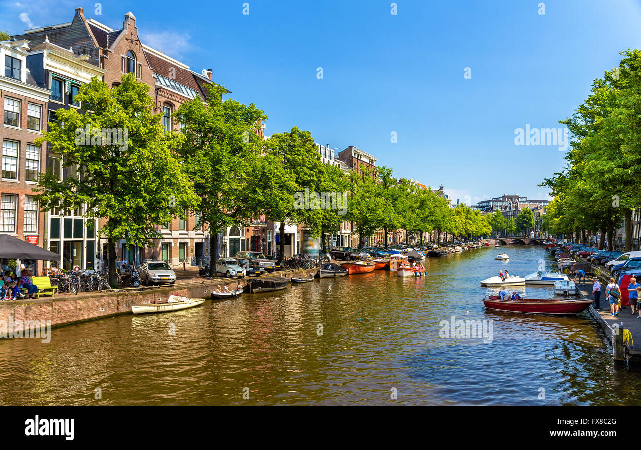 Kanal in Amsterdam, Niederlande Stockfoto