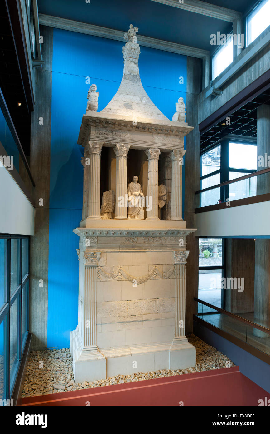 Köln, Buchforst, Roncalliplatz, Römisch-Germanische Museum, Das Grabmal Lucius Poblicius (um 40 N. Chr.) stehen ein der römischen Stockfoto