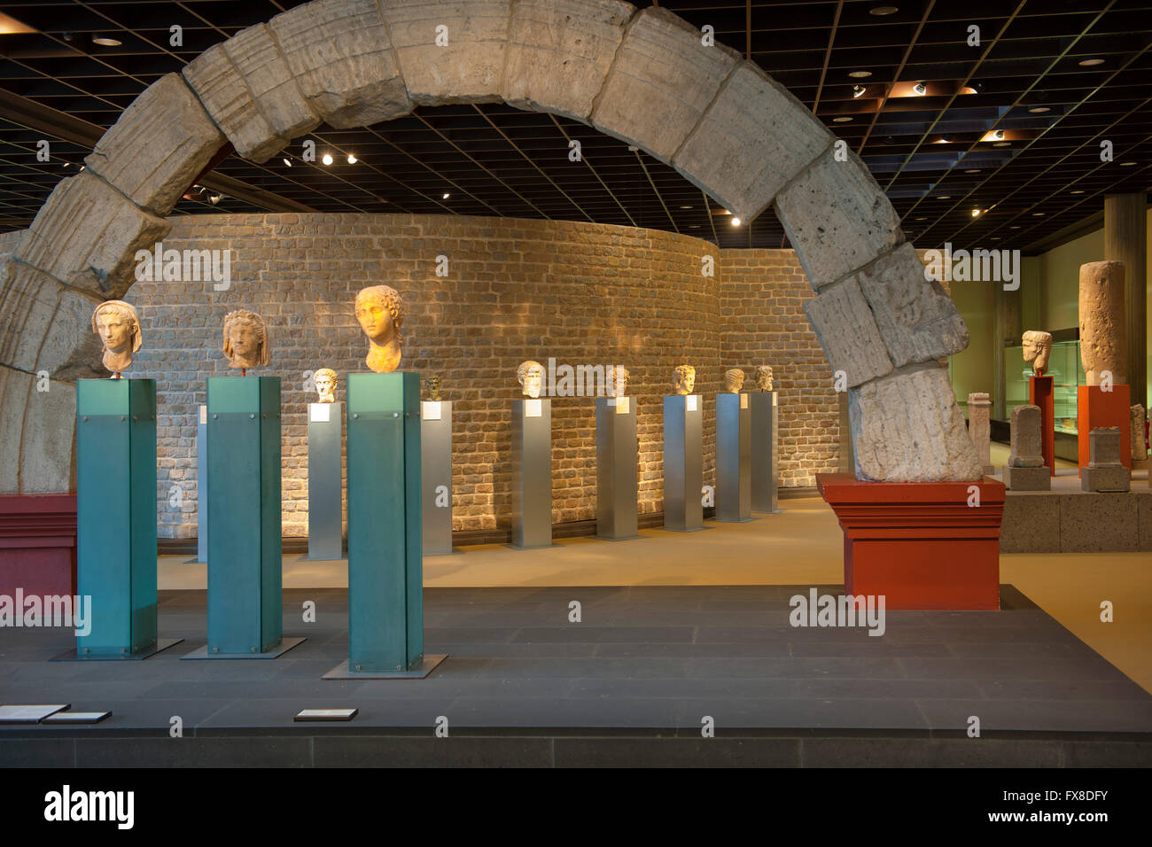 Köln, Buchforst, Römisch-Germanisches Museum, Roncalliplatz Mittelbogen des Nordtores der Morgenrock Stadtmauer Mit der Bauinsc Stockfoto