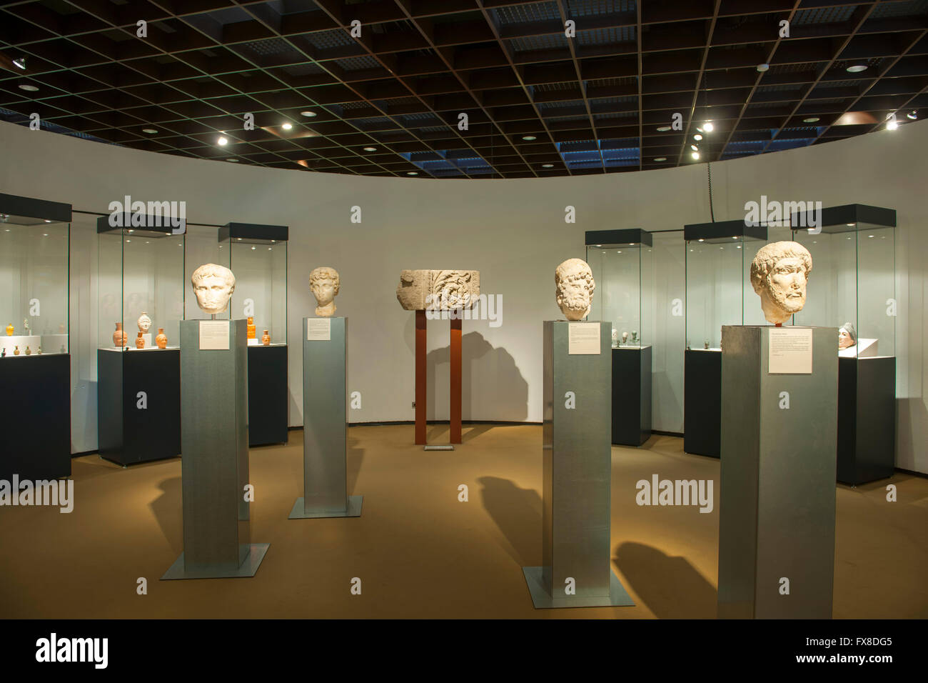Köln, Buchforst, Römisch-Germanisches Museum, Roncalliplatz römischen Büsten Stockfoto