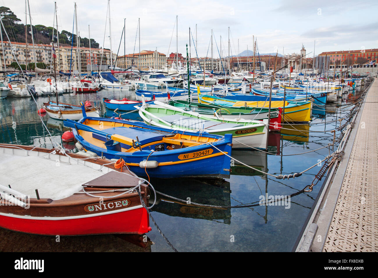 Nizza Hafen - Angelboote/Fischerboote in den Hafen - Cote D Azure - Frankreich Stockfoto