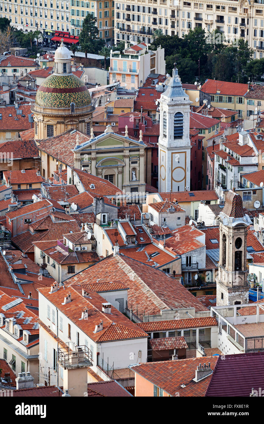 Altstadt von Nizza von oben zeigt Kathedrale SainteRéparate