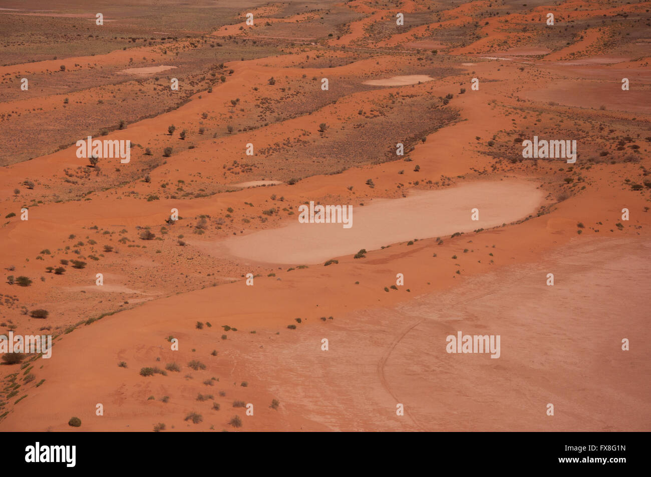 Ein Blick auf die südlichen Kalahari-Becken von oben, aufgenommen aus einem Hubschrauber auf dem Überführungsflug von Upington und Keetmanshoop. Stockfoto