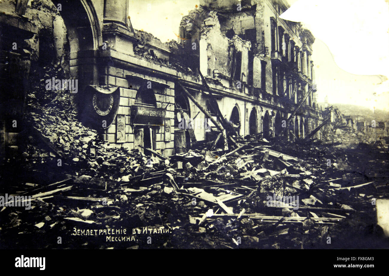 Russland - ca. 1908: Postkarte gedruckt in Russland zeigt Erdbeben in Italien - Messina Stockfoto