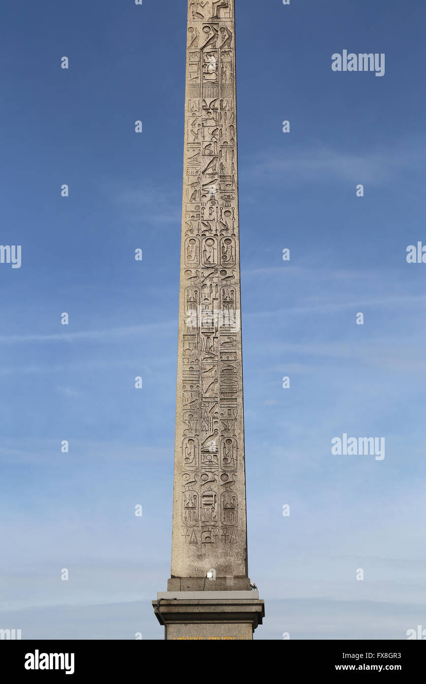 Luxor Obelisk. Ort der Concorde. Paris. Frankreich. Ursprünglich nach Luxor-Tempel in Ägypten angesiedelt. (Regierungszeit Ramses II) Stockfoto