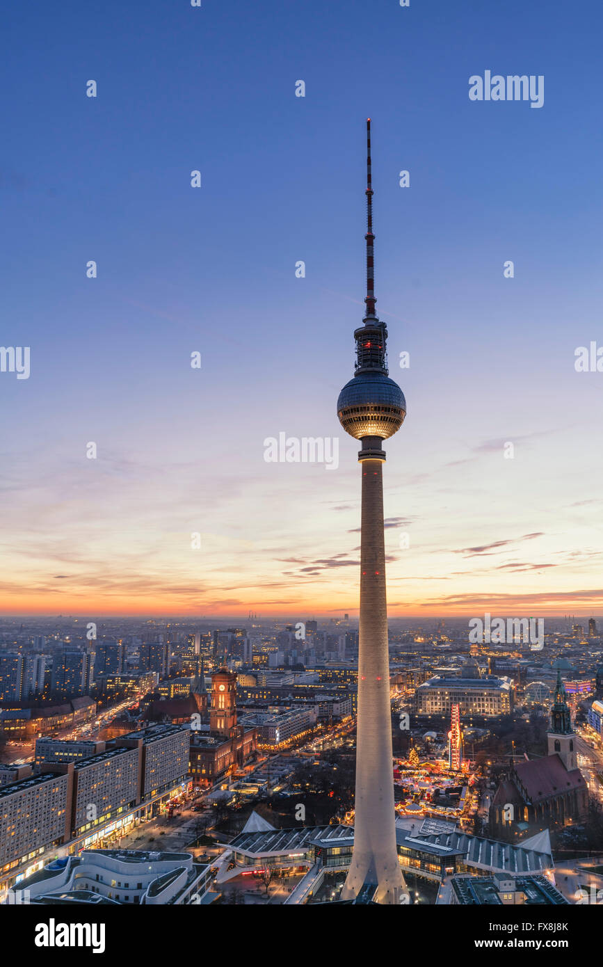 Berliner Fernsehturm (Fernsehturm) am Alexanderplatz Ostberlin Deutschland Stockfoto