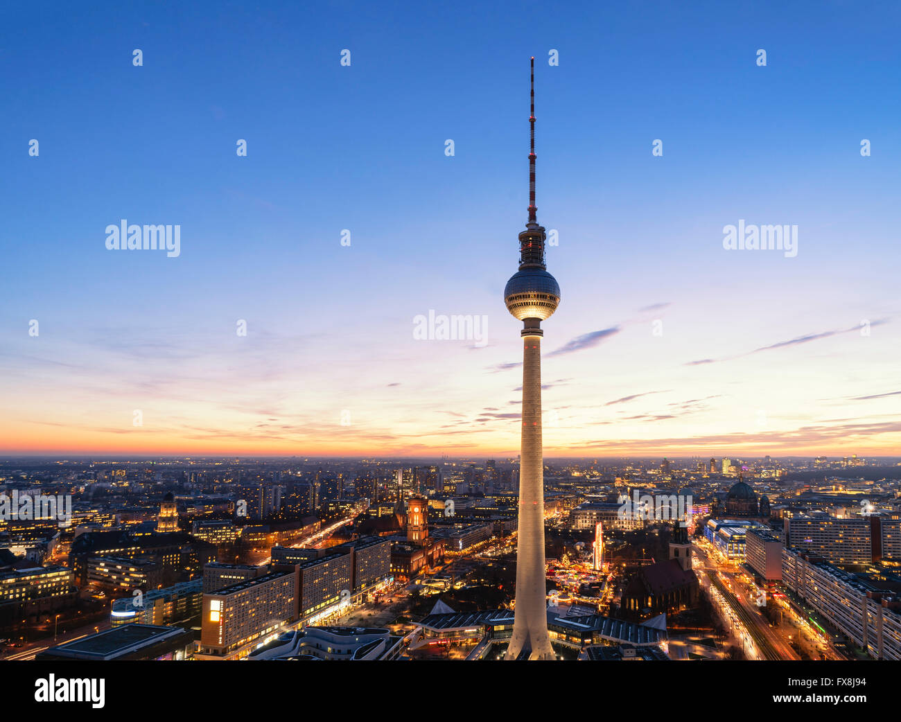 Berliner Fernsehturm (Fernsehturm) am Alexanderplatz Ostberlin Deutschland Stockfoto