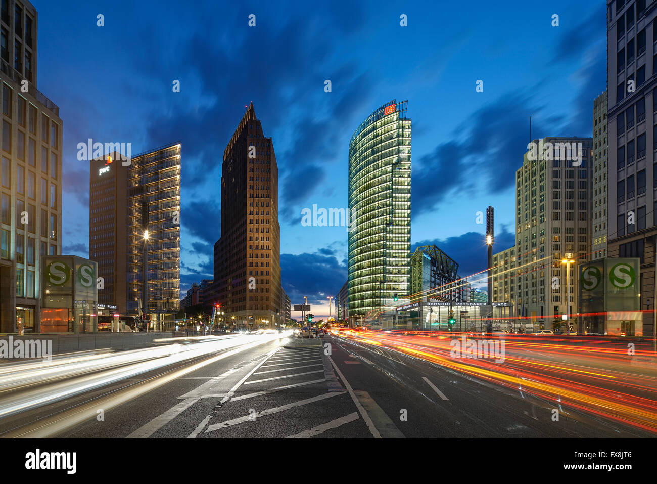 Potsdamer Platz, Berlin, Kollhoff-Tower, Sony Center, DB-Tower, Beisheim Center, S-Bahn-Eingang, Berlin Mitte, Deutschland Stockfoto