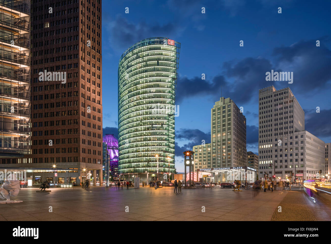 Center in Berlin, Deutschland, Sony Center, Potsdamer Platz, Berlin, Kollhoff-Tower und DB-Tower Stockfoto