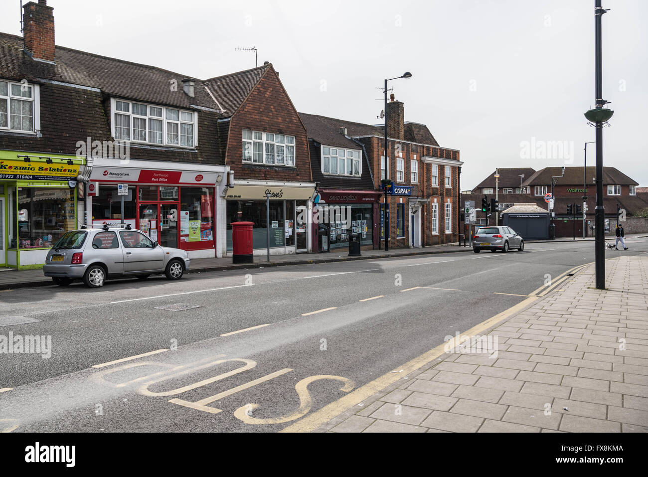 Green Lane, Northwood, zeigen die Geschäfte drohte mit Abriss, um Platz für die beabsichtigte Wiederentwicklung von London Underground machen. Stockfoto
