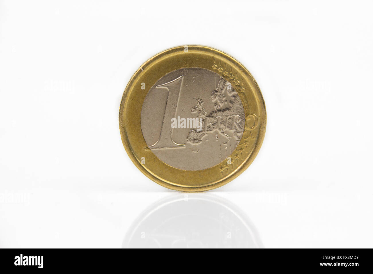 Ein-Euro-Münze isoliert auf weißem Hintergrund Stockfoto