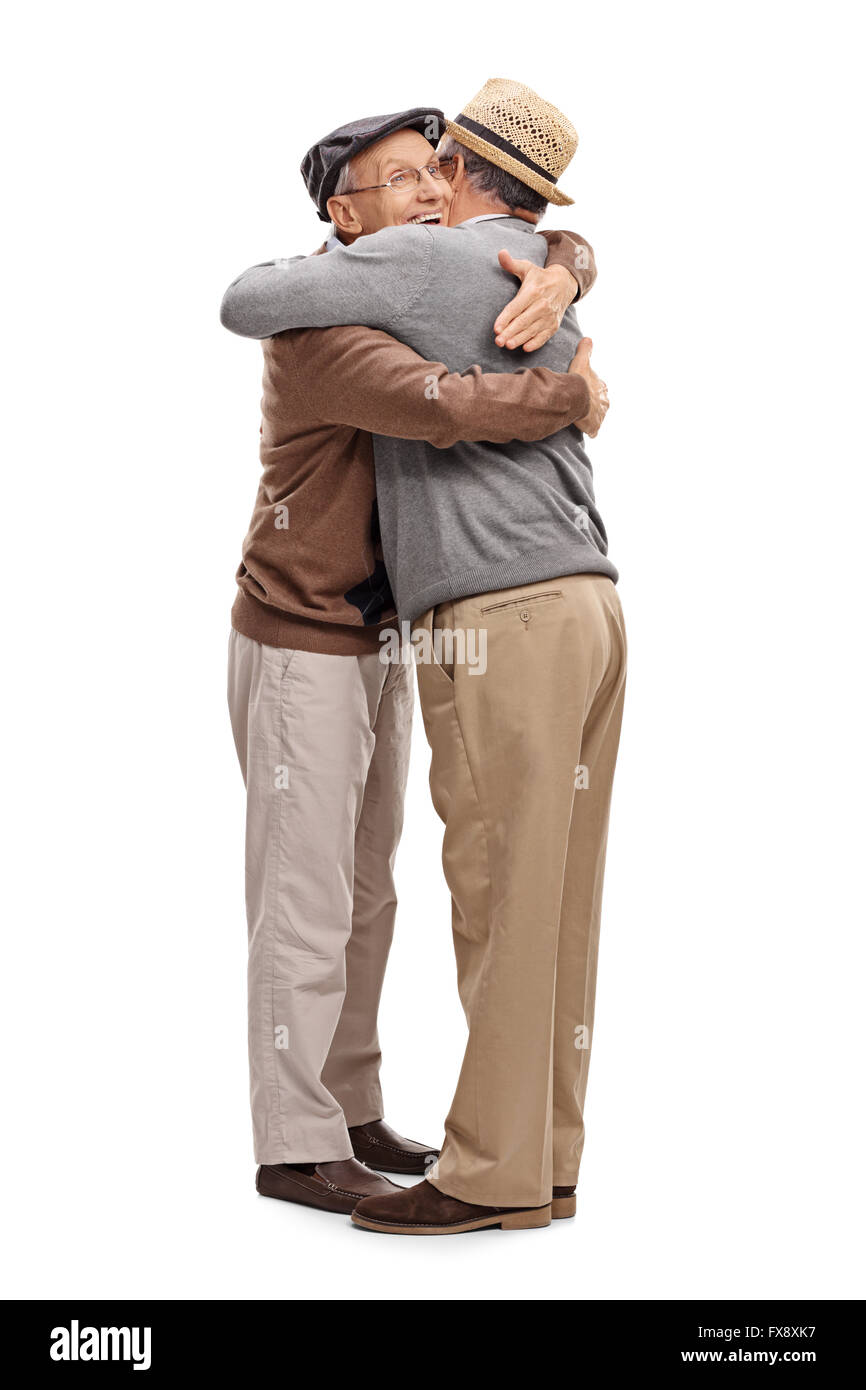 Vertikale Schuss von einem zwei alte Freunde umarmen einander isoliert auf weißem Hintergrund Stockfoto