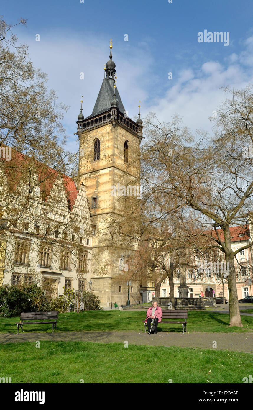 Prag, Tschechische Republik. Karlovo Namesti (Karlsplatz). Neues Rathaus (Novomestska Radnice) 1418: Gothic Stockfoto