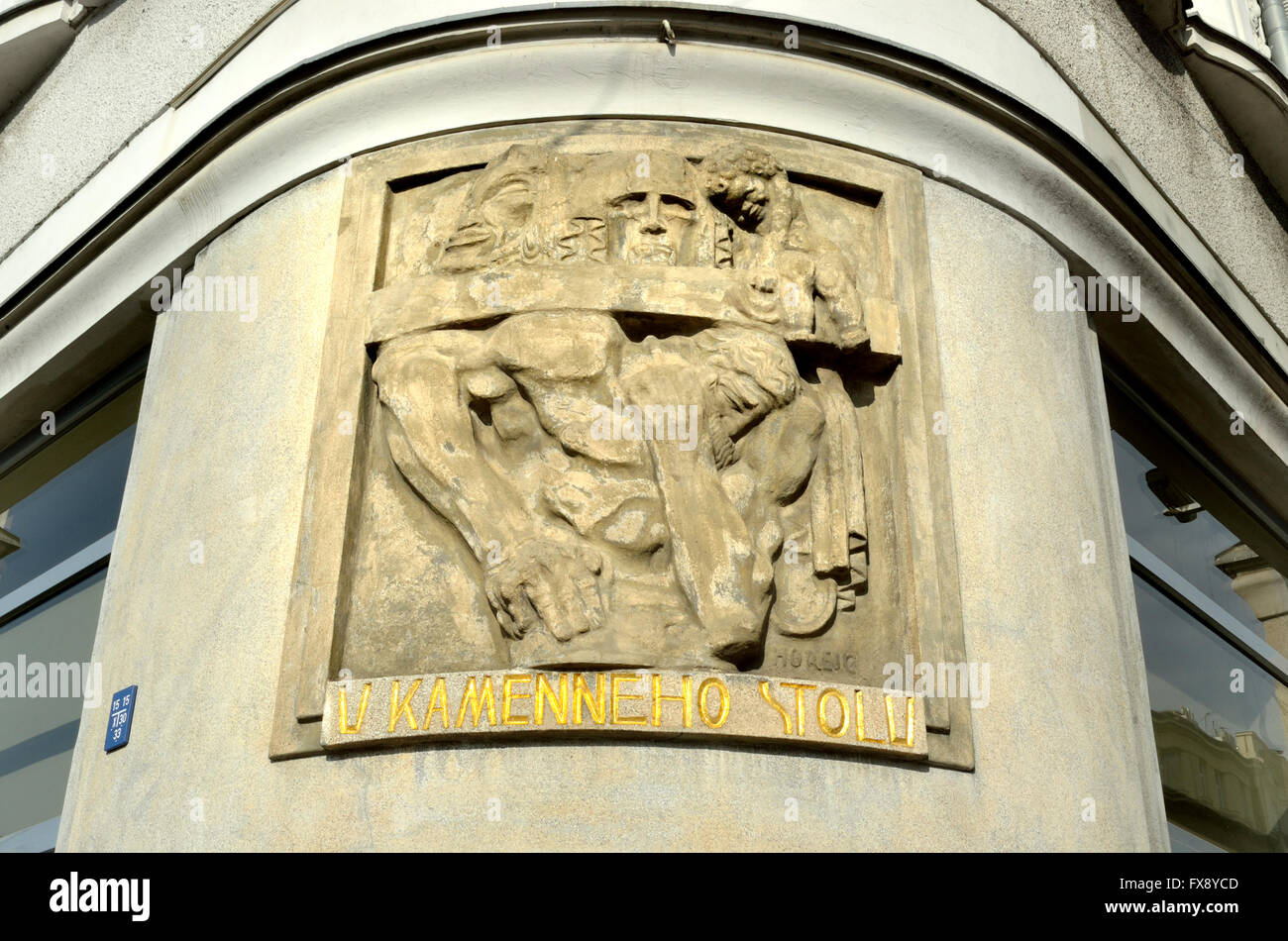 Prag, Tschechische Republik. Karlovo Namesti (Karlsplatz). U Kamenneho Stolu (The Stone Tisch) Gebäude an der Ecke mit Jecna Stockfoto