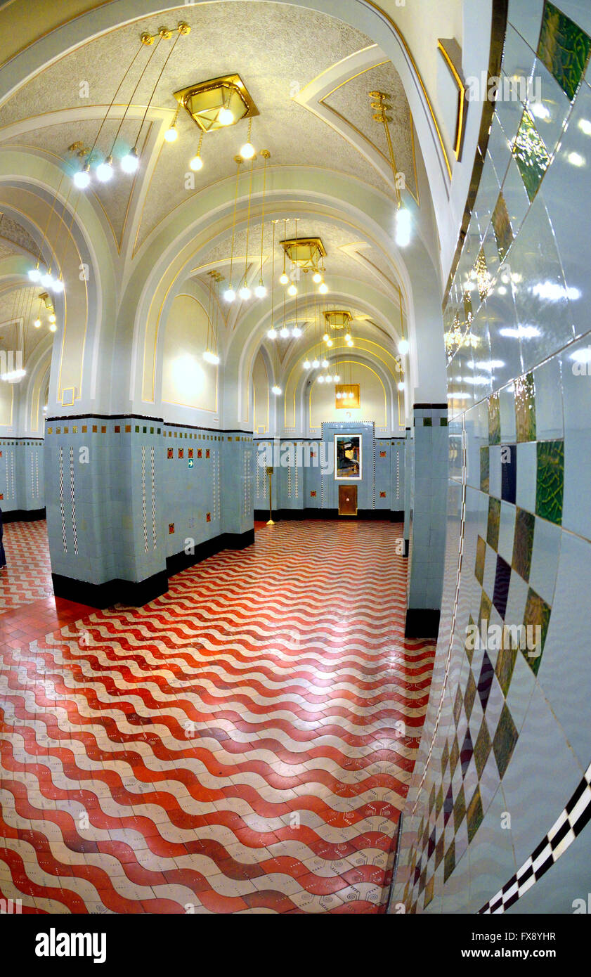 Prag, Tschechische Republik. Obecni Dum / Gemeindehaus (1912 - renovierte der 1990er Jahre) Jugendstil-Interieur des Kellers Stockfoto