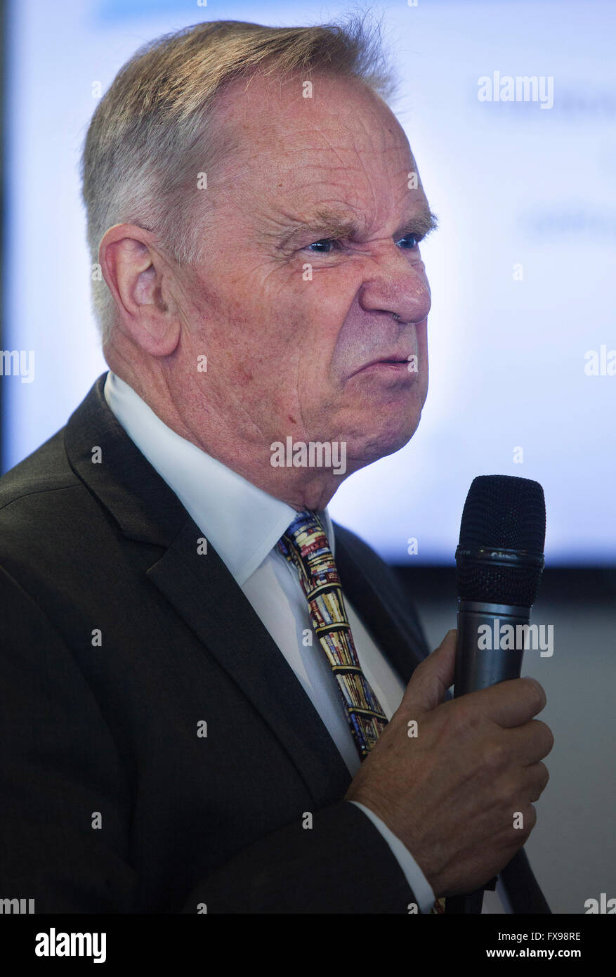 London, UK. 12. April 2016. Jeffrey Archer einen Vortrag auf dem englischen PEN literarischen Salon auf der London Book Fair Credit: Ilpo Musto/Alamy Live-Nachrichten Stockfoto