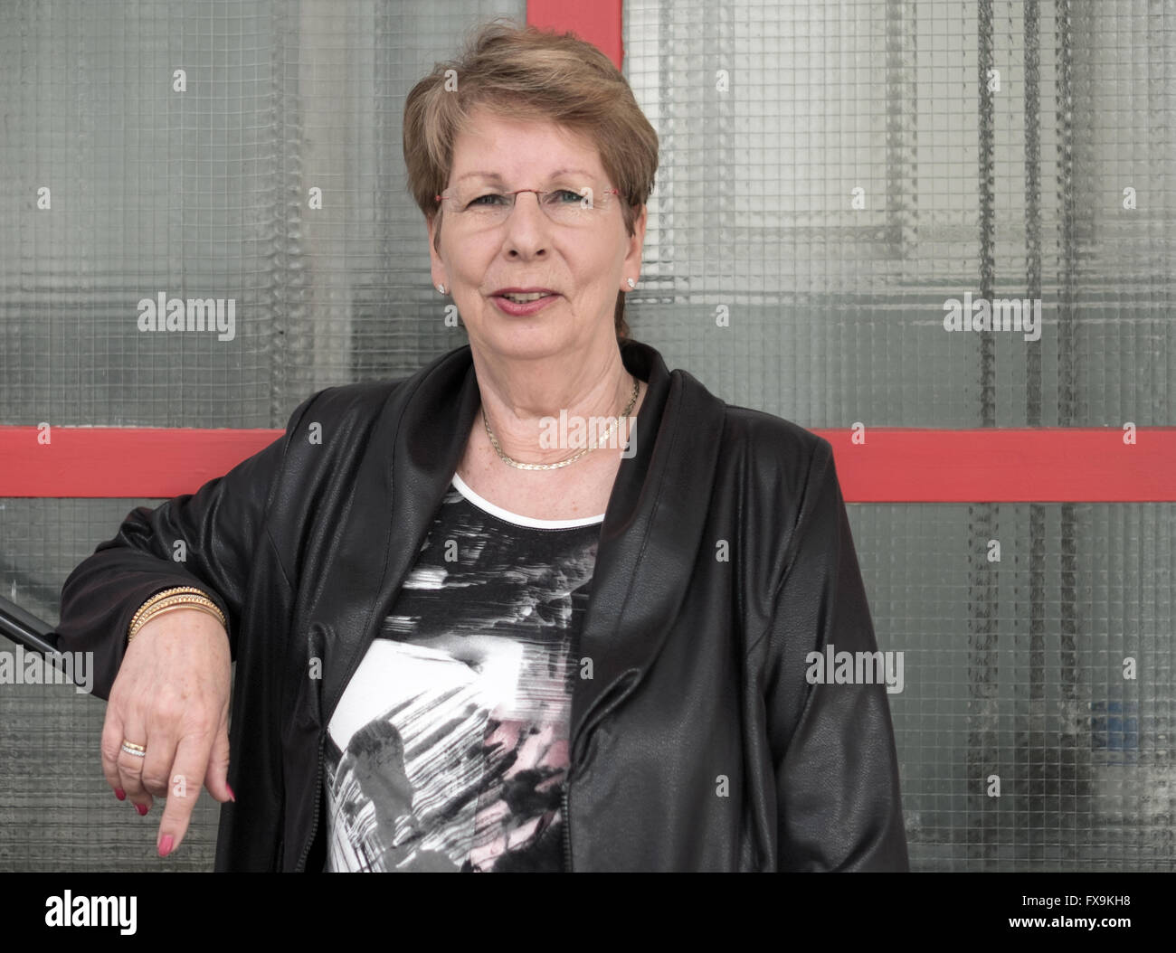Sabine Bergmann-Pohl posiert in Berlin, Deutschland, 13. April 2016. Bergmann-Pohl war 1990 Präsident der Volkskammer und das letzte Staatsoberhaupt der Deutschen Demokratischen Republik, da die Funktion des Staatsrates an den Präsidenten der Volkskammer übernommen wurde. Foto: Michael Kappeler/dpa Stockfoto