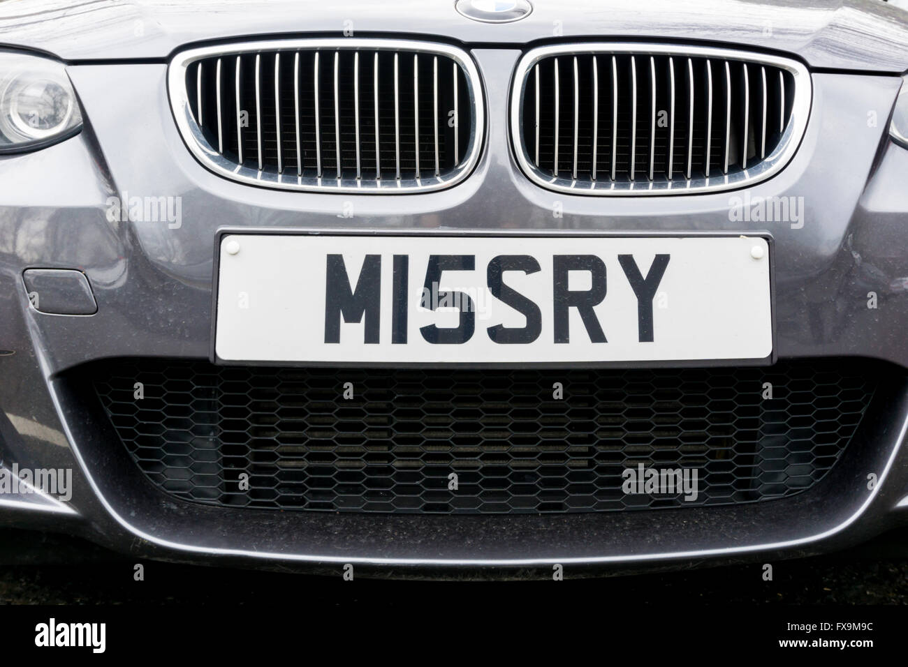 Eine personalisierte Nummernschild fast Rechtschreibung Elend. Stockfoto