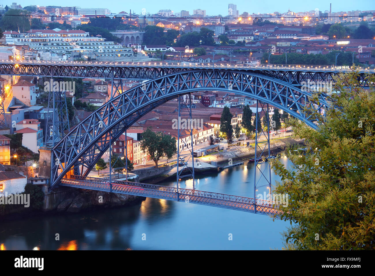 Dom Luis Brücke (Ponte Luis ich) am Abend, Porto, Portugal Stockfoto