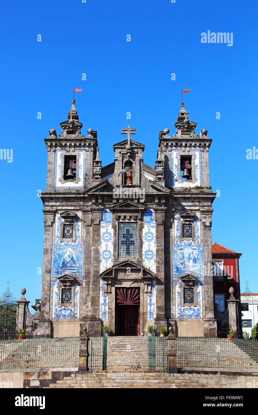 Alte Kirche von Heiligen Ildefonso (Igreja de Santo Ildefonso) bedeckt mit Azulejos Kacheln, Porto, Portugal Stockfoto