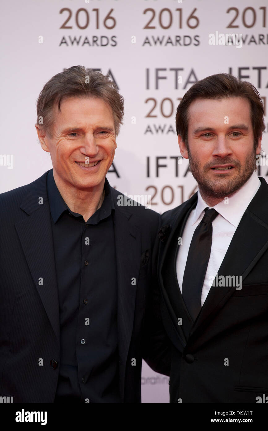 Schauspieler Liam Neeson und Clive Standen bei den IFTA & Drama Film Awards (dem irischen Film & Fernsehakademie) im Mansion House Stockfoto