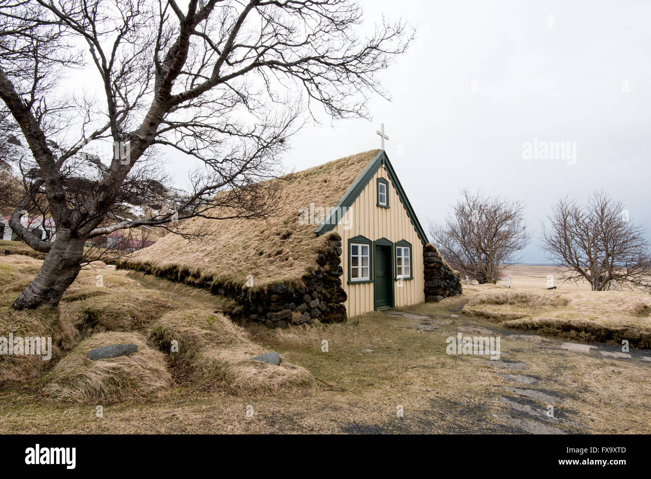 Berühmte Hofskirkja Rasen Kirche am Hof Ort im Südosten Islands Stockfoto