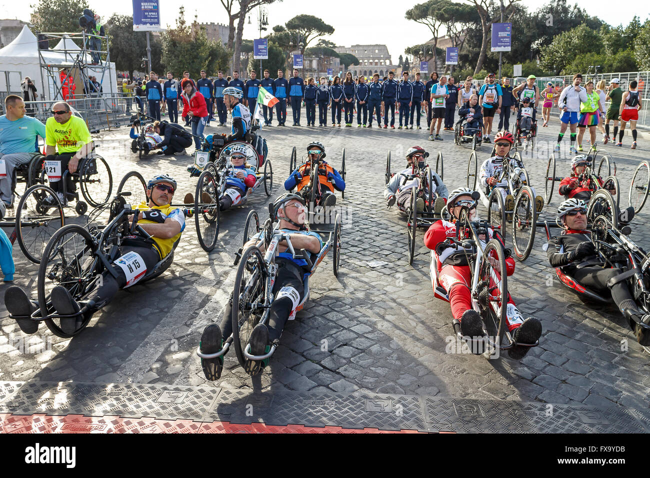 Rom - 10. April 2016: Athleten von der Hand-Bike-Rennen an den Start warten auf dem Weg zum Jahresbeginn ihre rac Stockfoto