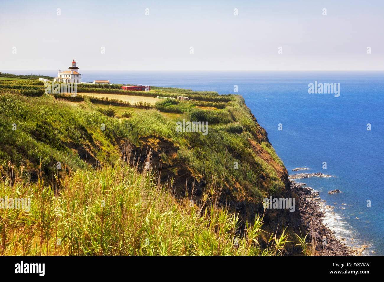 Ponta Ferraria mit seinem Leuchtturm, Insel Faial, portugiesischen autonomen Region der Azoren Stockfoto
