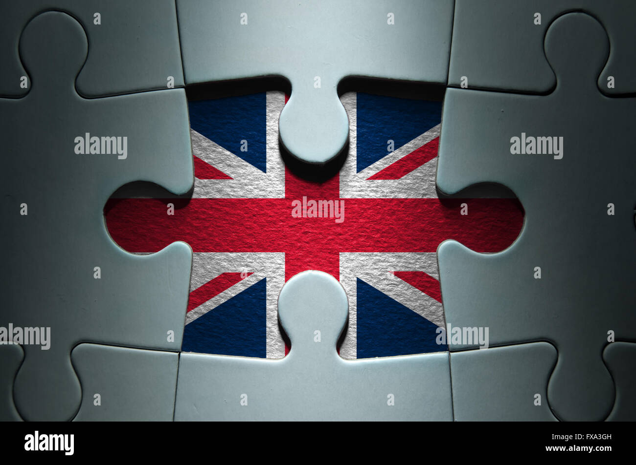 Fehlende Stück aus einem Puzzle enthüllt die britische Flagge Stockfoto
