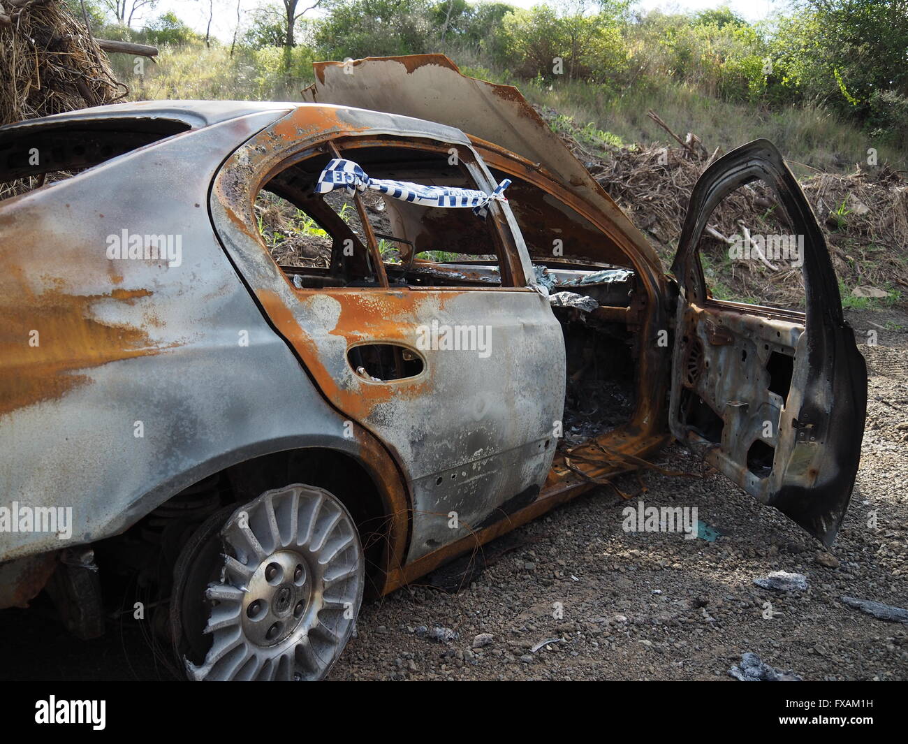 Verlassene gestohlenen Ford Auto vom Brandanschlag ausgebrannt Stockfoto