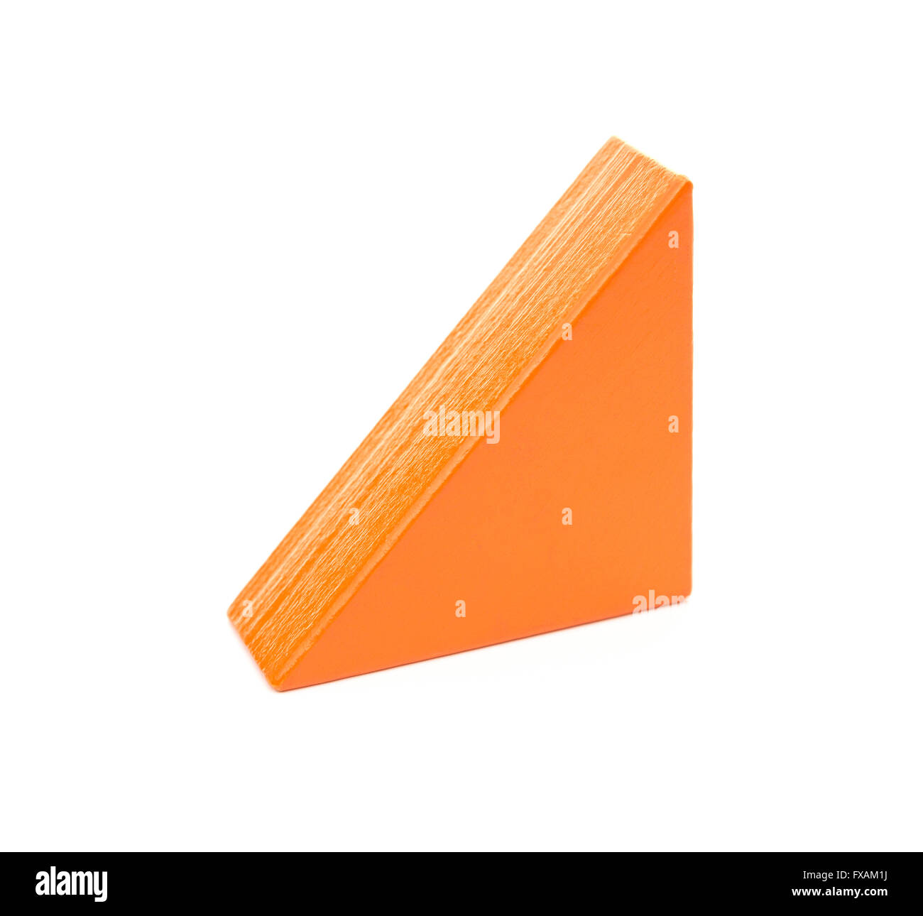 Stück orange Holzspielzeug Block auf weißem Hintergrund Stockfoto