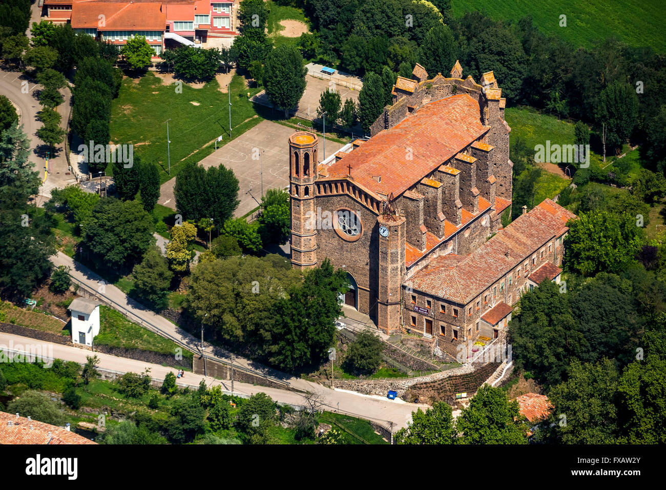 Luftaufnahme, Esglesia Sant Joan Les Fonts, Kloster Monestir de Sant Joan Les Fonts mit die dreischiffige romanische Kirche, Stockfoto