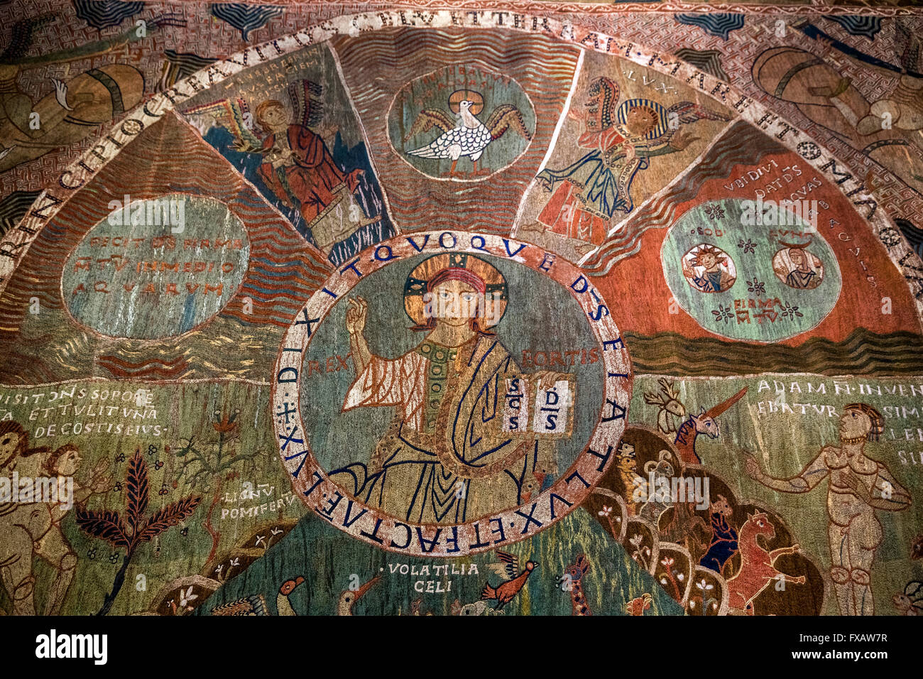 Tapis De La Creació, Schaffung Teppich aus dem 11. Jahrhundert, die  Kathedrale Santa Maria von Gerona, Catedral Santa Maria de Girona  Stockfotografie - Alamy
