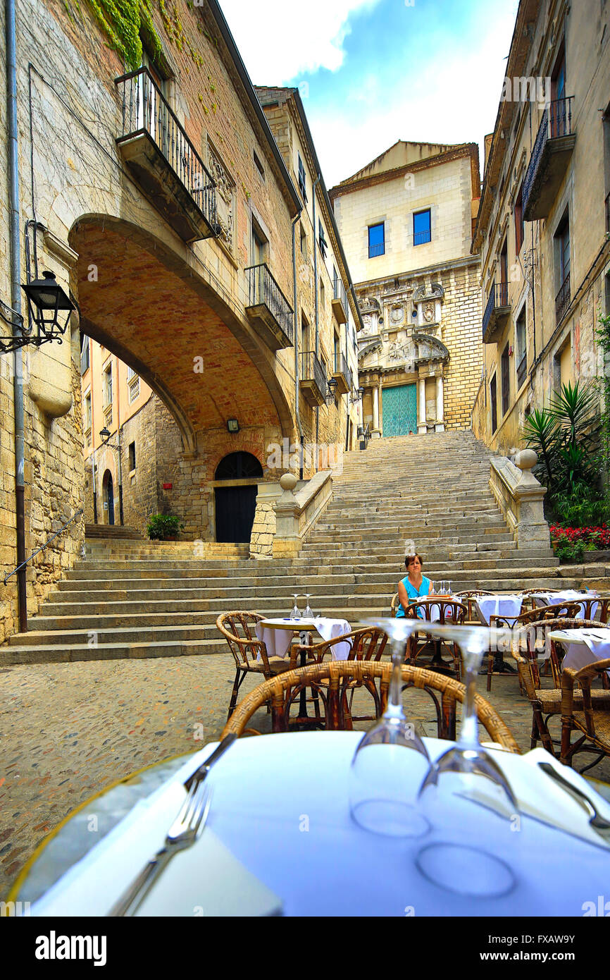 kleines Restaurant in den Straßen der Stadt Girona, Katalonien, Gerona, Katalonien, Spanien Stockfoto