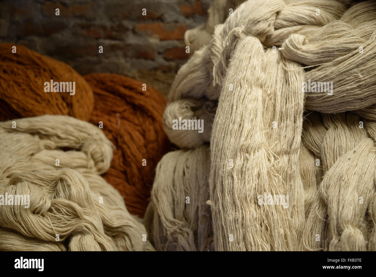 Hüfte aus Wolle in einer Teppich-Fabrik Stockfoto