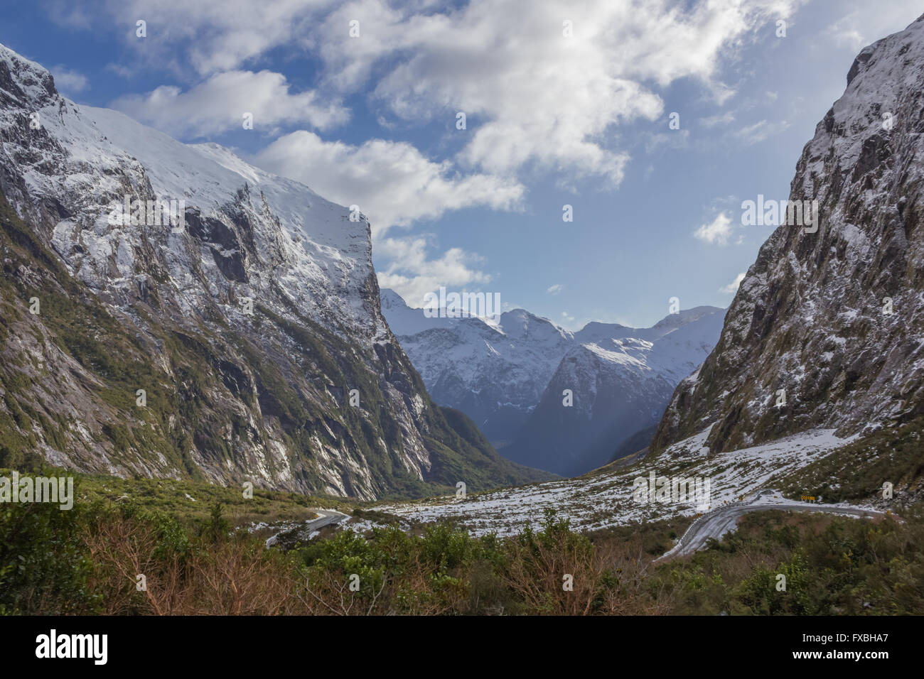 Die Straße, und die Aussicht am Milford Sound in Neuseeland Stockfoto