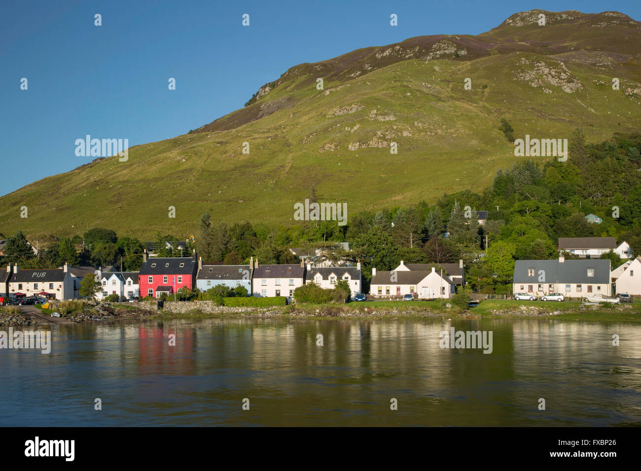 Stadt von Dornie entlang See, Schottland, Großbritannien Stockfoto