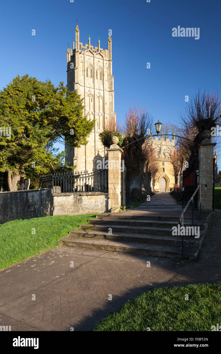 Wintersonne auf das Mauerwerk der St. James Church in Chipping Campden, Cotswolds, Gloucestershire, England Stockfoto