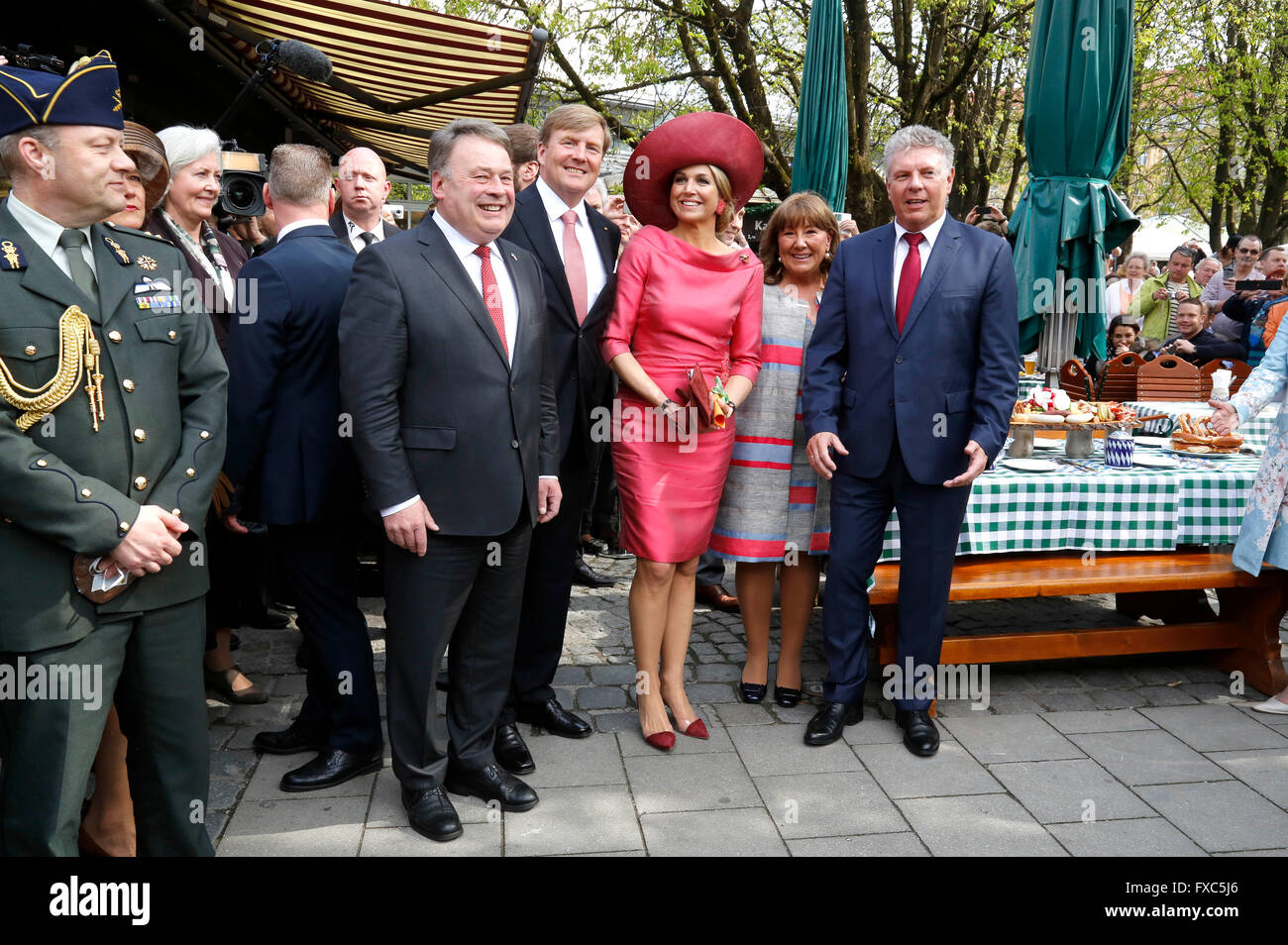 Helmut Brunner, König Willem-Alexander der Niederlande, Königin Maxima der Niederlande Und Dieter Reiter Auf Dem Viktualienmarkt. München, 13.04.2016/picture Allianz Stockfoto