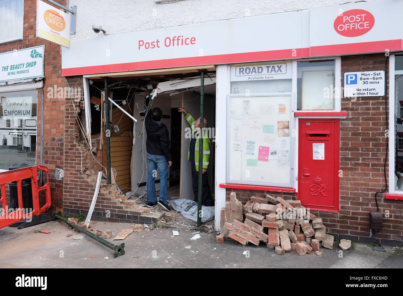 Diebe haben einen Geldautomaten nach Ram überfallen Shepshed Postamt über Nacht gestohlen. Stockfoto