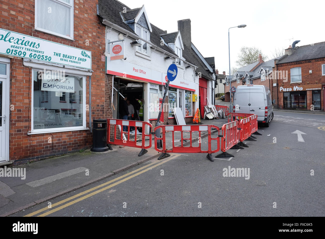 Diebe haben einen Geldautomaten nach Ram überfallen Shepshed Postamt über Nacht gestohlen. Stockfoto