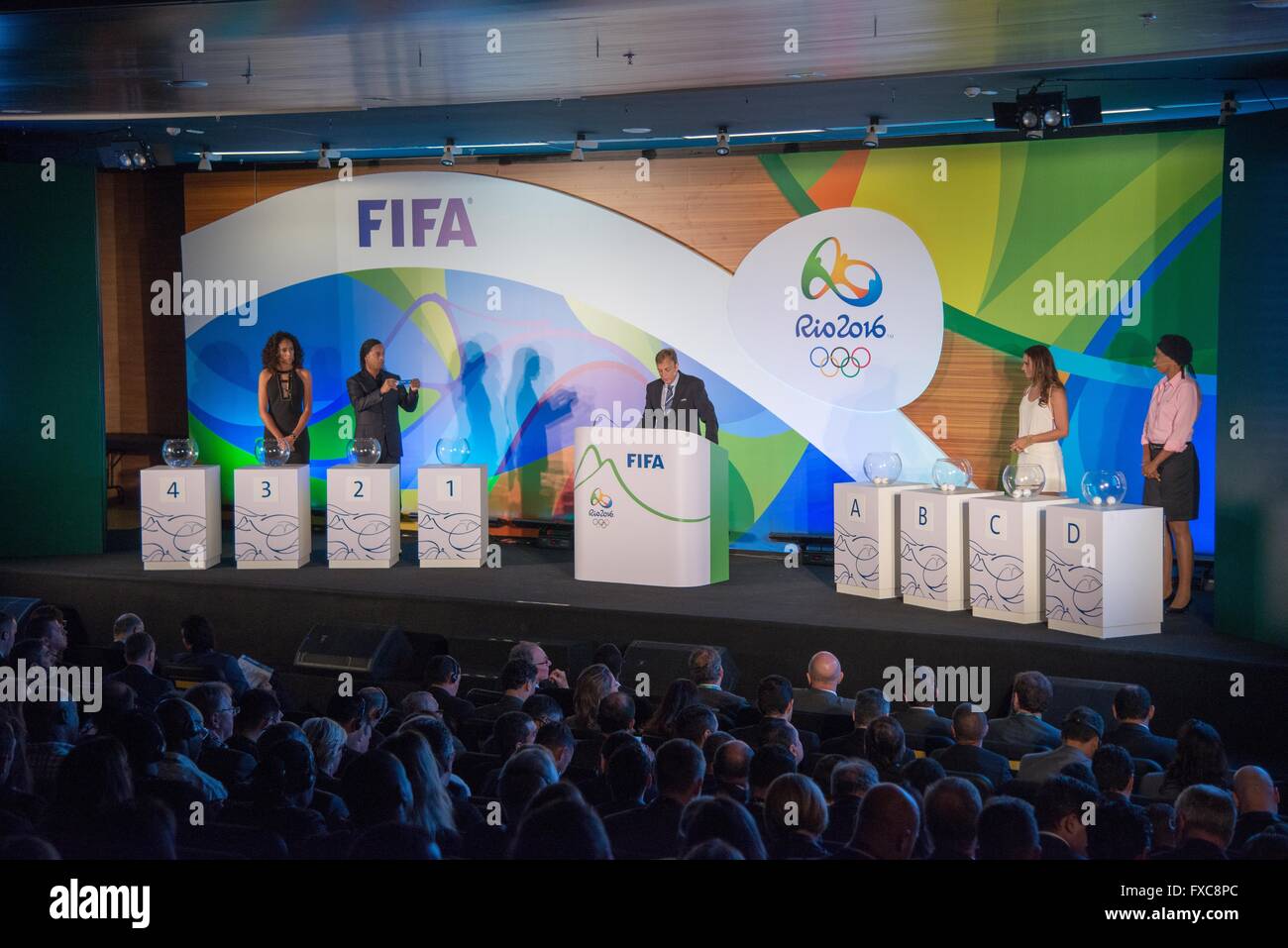 Rio De Janeiro, Brasilien. 14. April 2016. SORTEIRO Schlüssel Fußball OLIMPICO - Sorteiro der Olympischen Spiele 2016 Fußball Schlüssel im Maracana Zuschauerraum. Foto: Celso Pupo/FotoArena/Alamy Live-Nachrichten Stockfoto