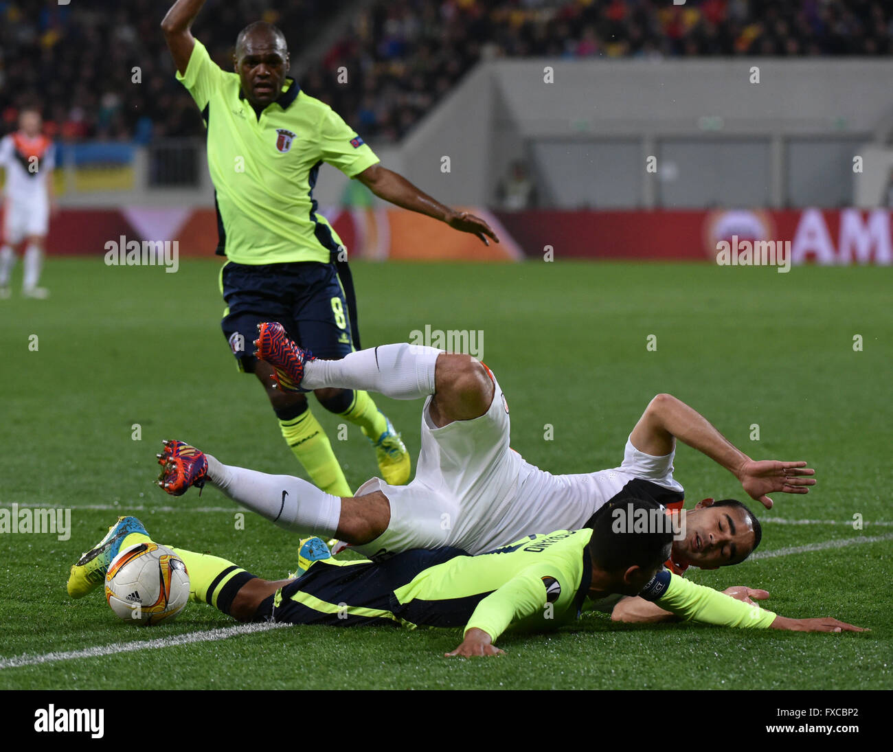 Lviv, Ukraine, 14. April 2016. Aktion während der UEFA Europa League Viertelfinale, zweite Bein Fußballspiel zwischen Shakhtar Donetsk und Sporting Braga in Lviv, Ukraine, 14. April 2016. Bildnachweis: Mykola Tys/Alamy Live-Nachrichten Stockfoto